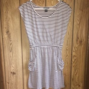 🌼 White and Black Striped Dress WITH POCKETS!!🌼